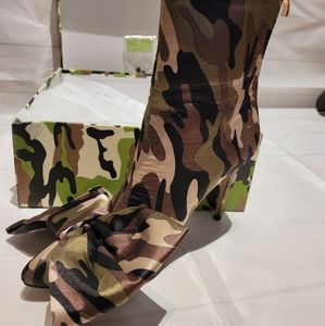PNK ELEPHANT Camo Bow Booties (SIZE 39 - US 9)